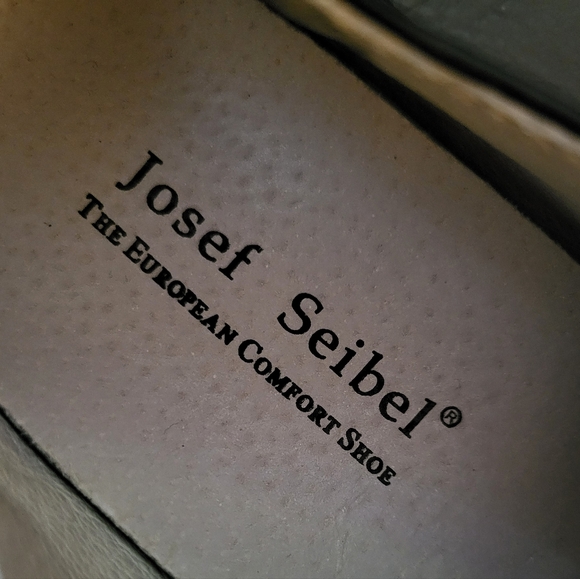 Vtg Josef Seibel blue patent leather sneakers/perforated floral pattern woman 7 - Picture 6 of 12